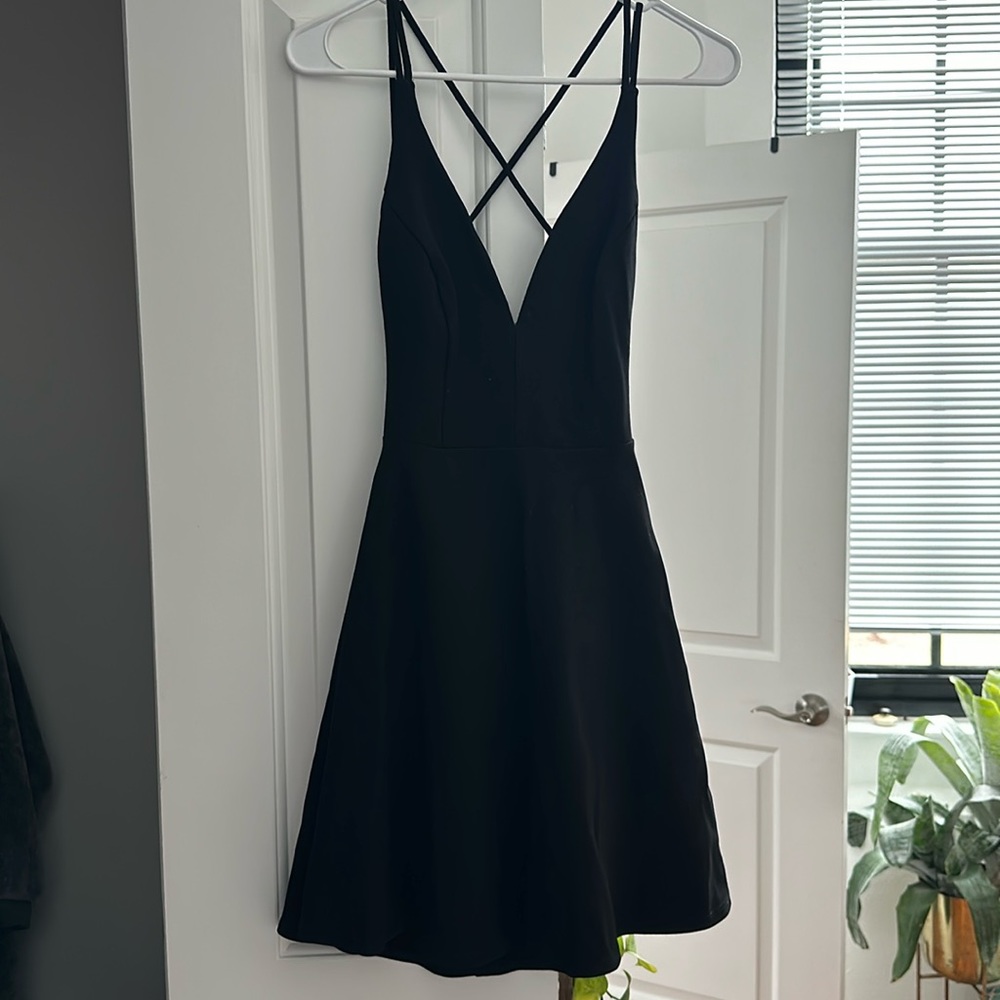 Lulu’s small black dress